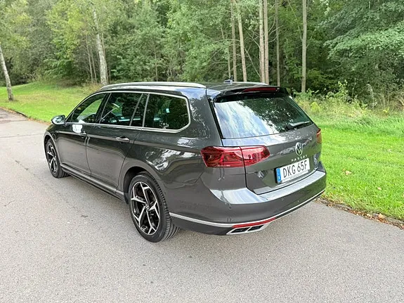Volkswagen Passat 2022 photo 2