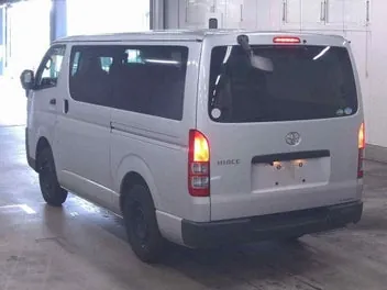 Toyota Hiace 2021 photo 4