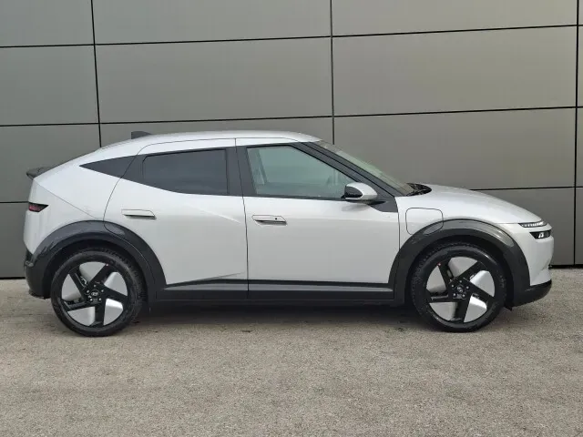 Hyundai Ioniq 3 photo 2