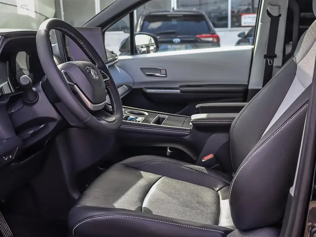 Toyota Sienna 2026 photo 3
