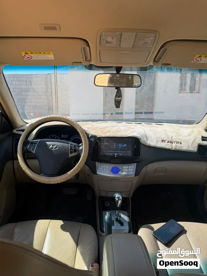 Hyundai Avante 2010 photo 2