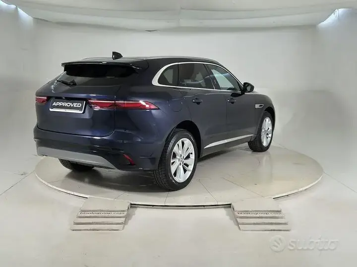 Jaguar F-Pace 2023 photo 2