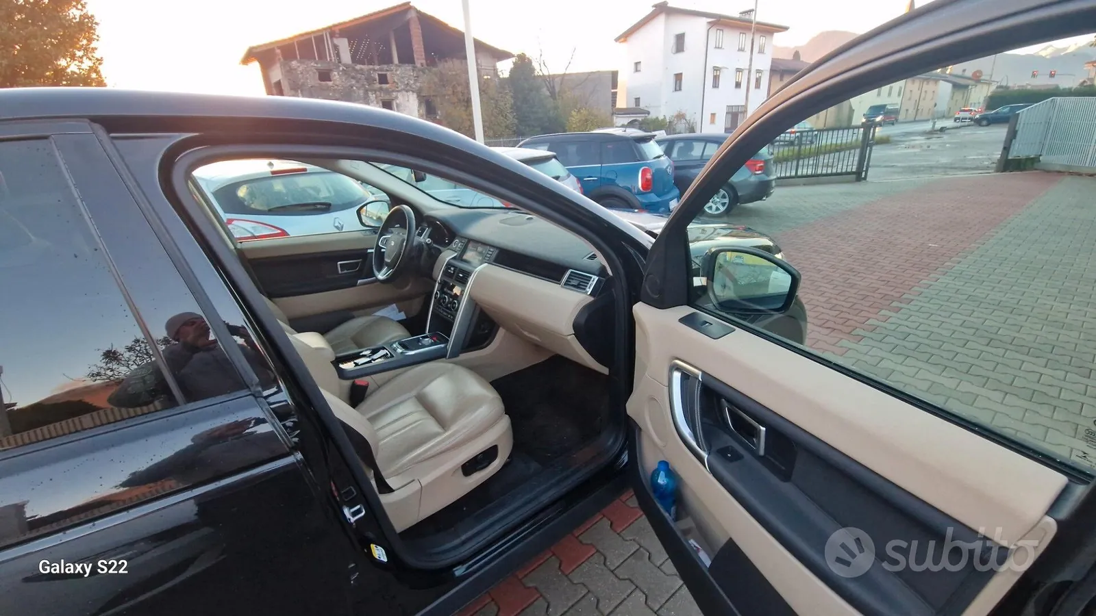 Land Rover Discovery Sport 2016 photo 2