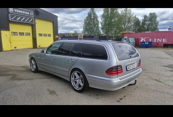 Mercedes-Benz E320 2001 photo 2