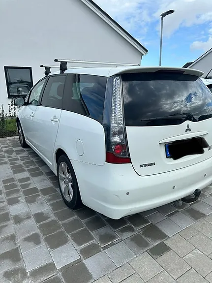 Mitsubishi Grandis 2010 photo 3