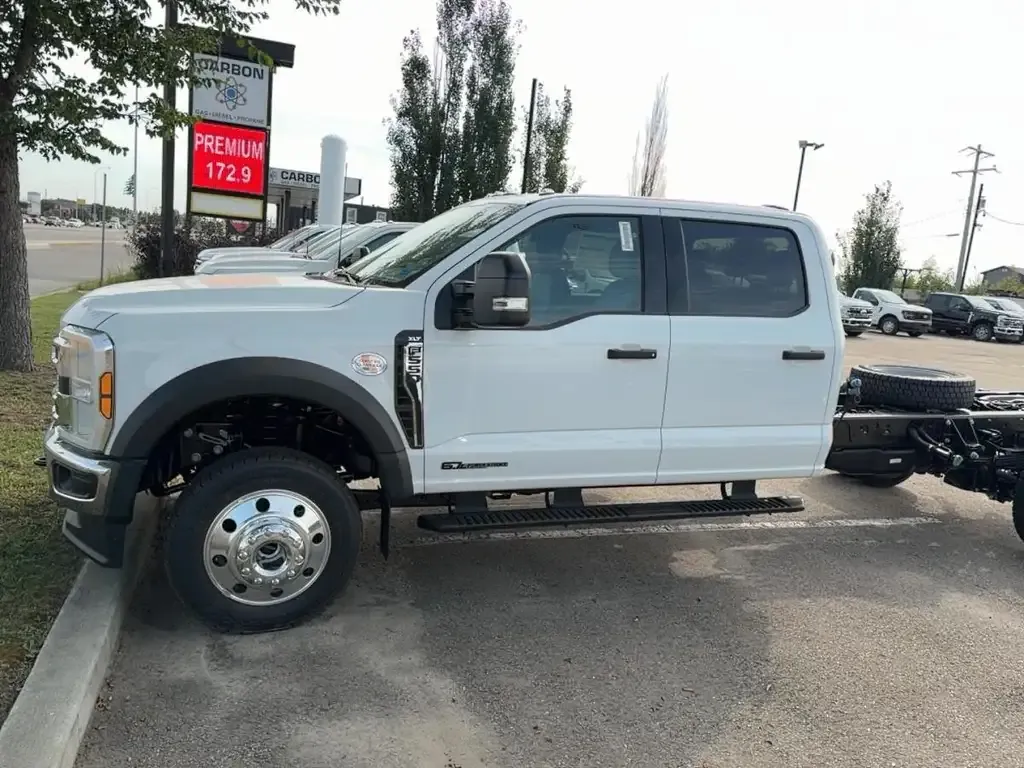 Ford F-550 2026 photo 3