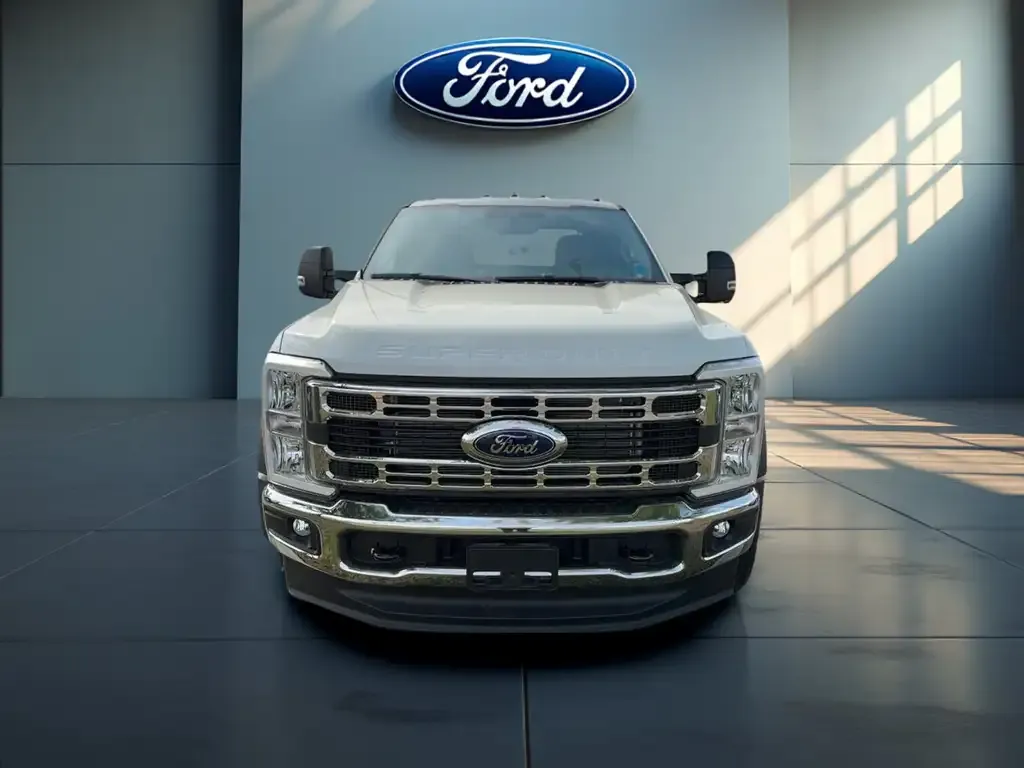 Ford F-550 2026 photo 2