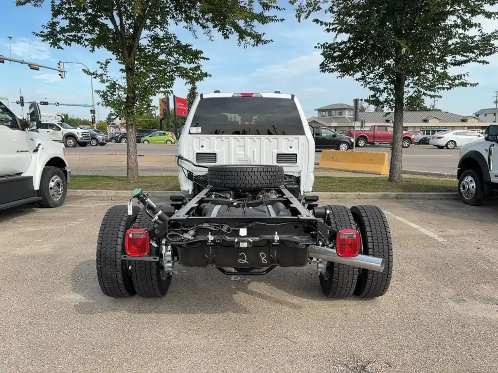 Ford F-550 2026 photo 4