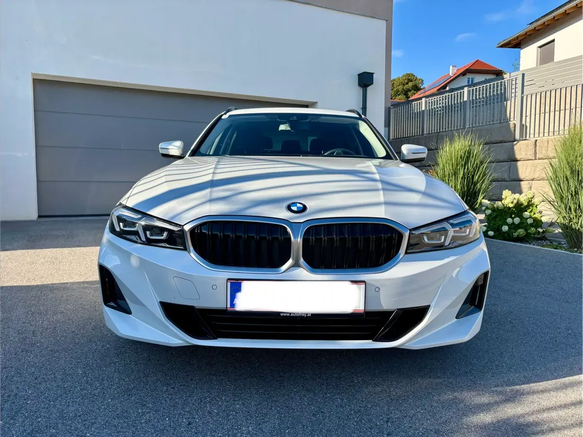 BMW 3 Series 2022 photo 3