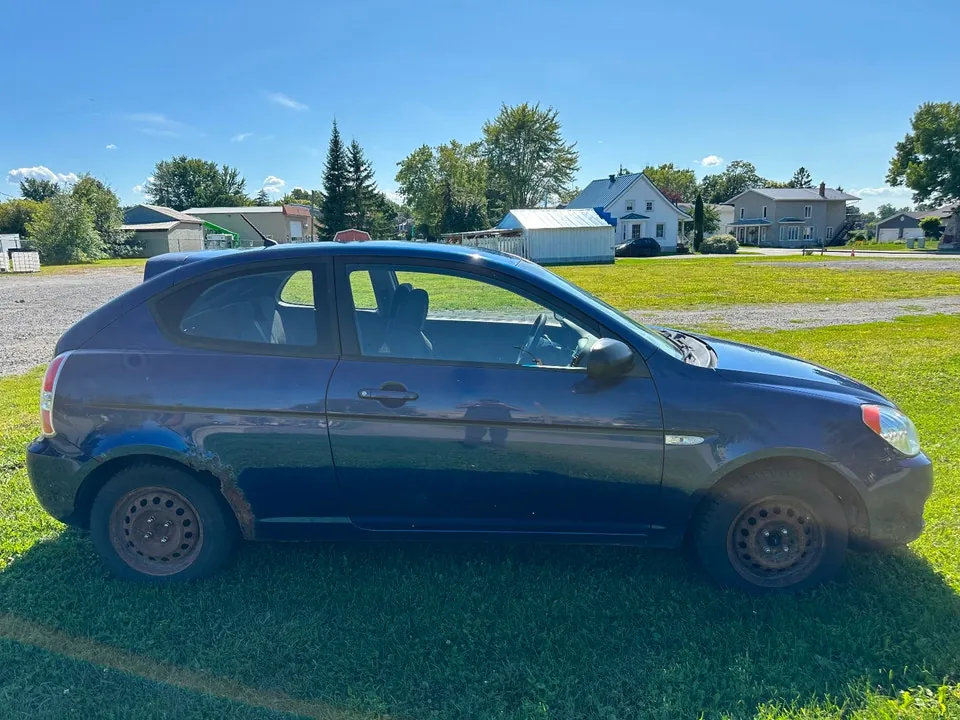 Hyundai Accent 2011 photo 3