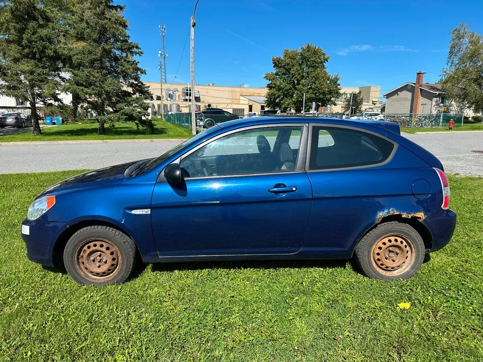 Hyundai Accent 2011 photo 2