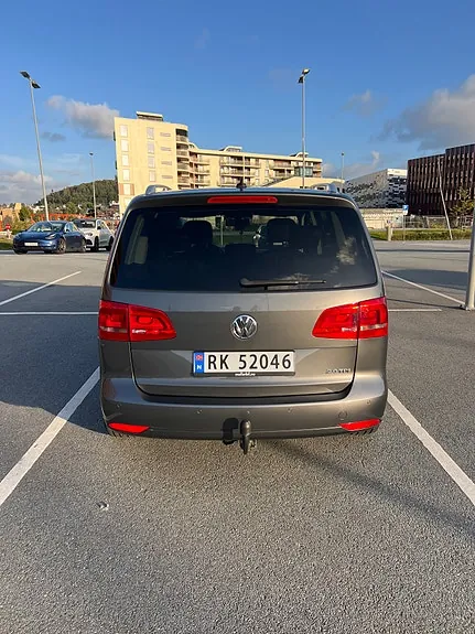 Volkswagen Touran 2012 photo 2