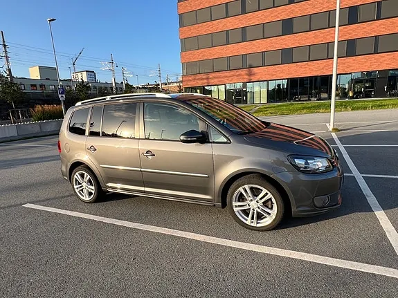 Volkswagen Touran 2012 photo 4