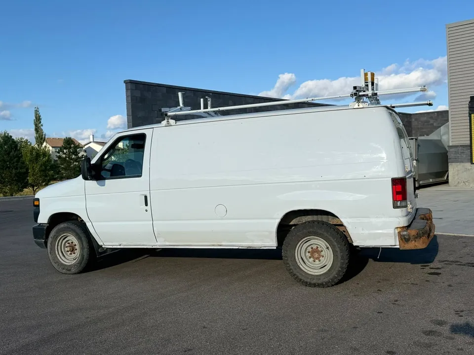 Ford Cargo Van 2010 photo 4