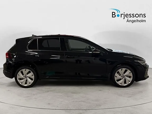 Volkswagen Golf I 2026 photo 2