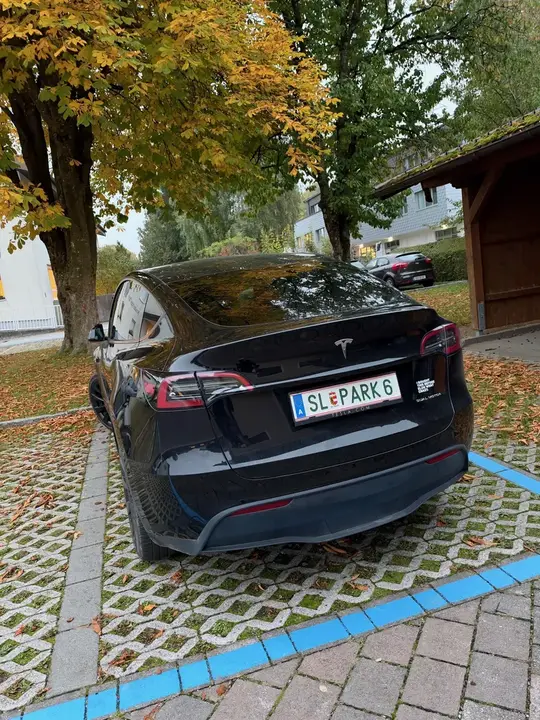 Tesla Model Y 2023 photo 3