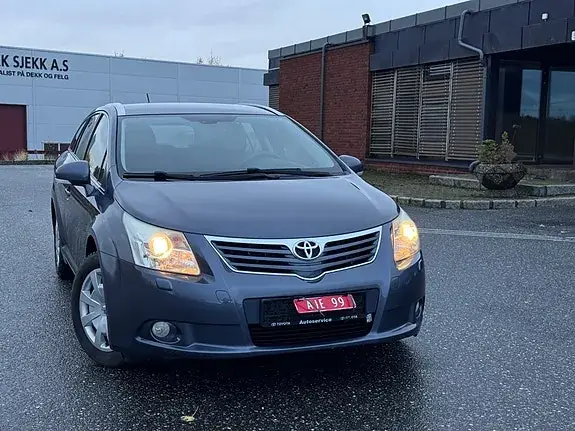 Toyota Avensis 2010 photo 2