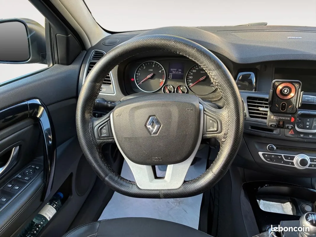 Renault Laguna 2012 photo 5