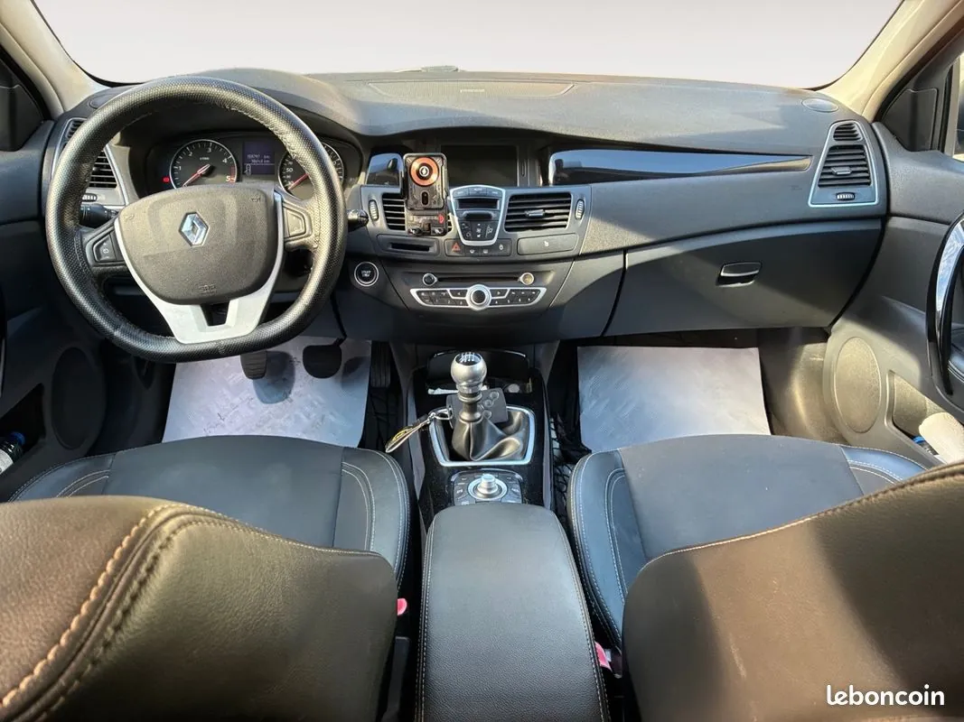 Renault Laguna 2012 photo 3