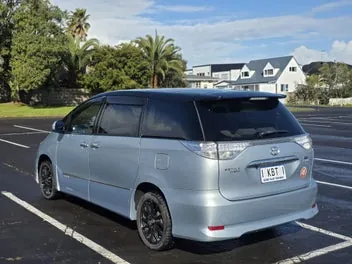 Toyota Estima 2010 photo 5
