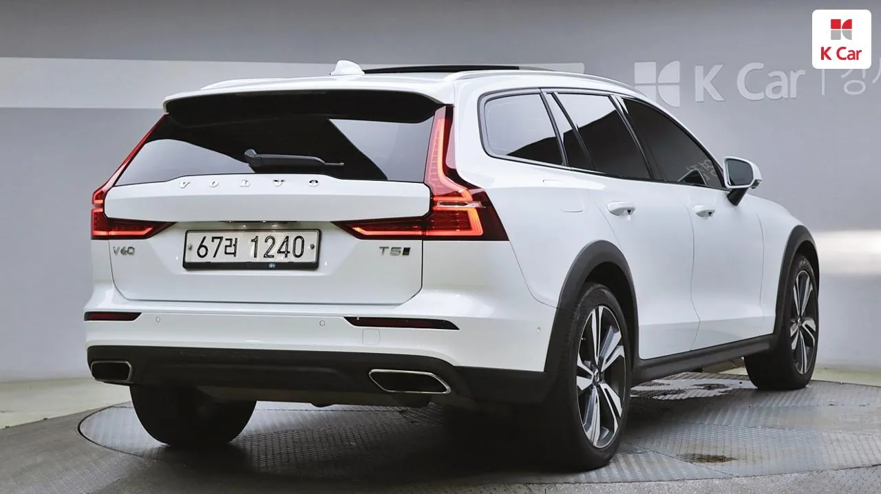 Volvo V60 Cross Country 2019 photo 2