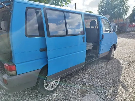 Volkswagen Caravelle 2000 photo 2