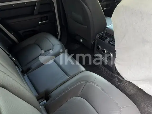 Land Rover Defender 2026 photo 3