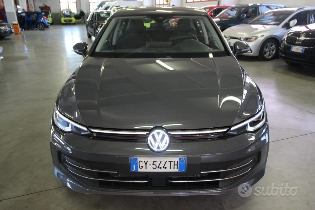 Volkswagen Golf 2025 photo 2
