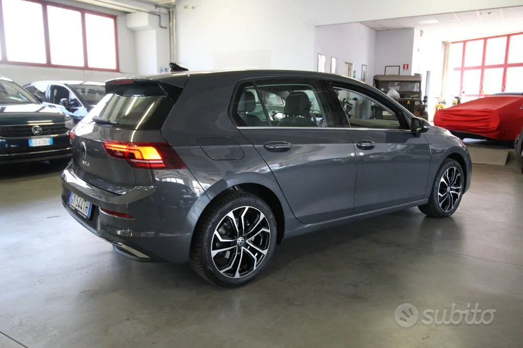 Volkswagen Golf 2025 photo 5