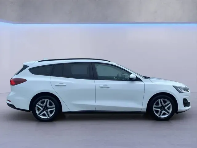 Ford Focus 2022 photo 3