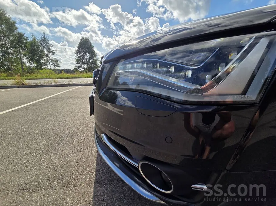 Audi A8 2011 photo 4