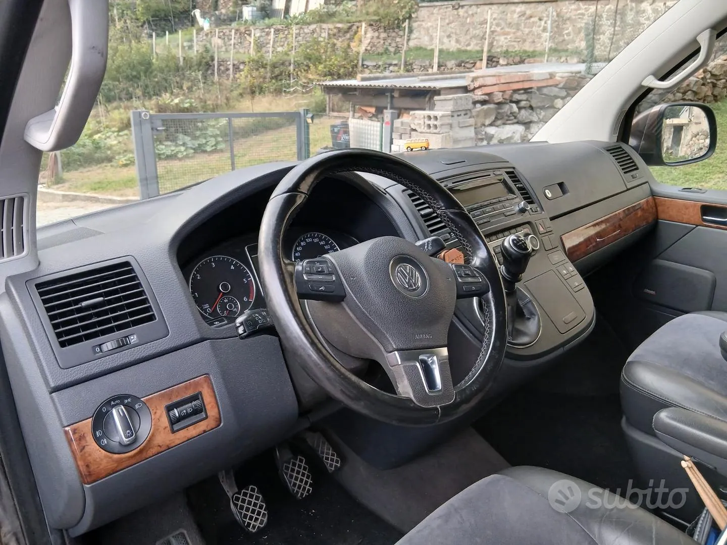 Volkswagen T5 2010 photo 2