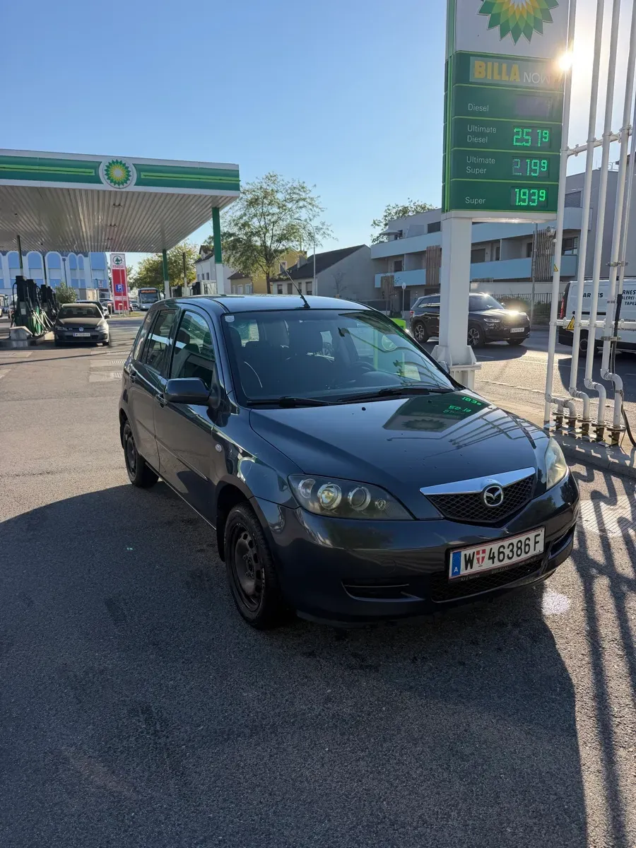 Mazda Mazda2 2006 photo 3