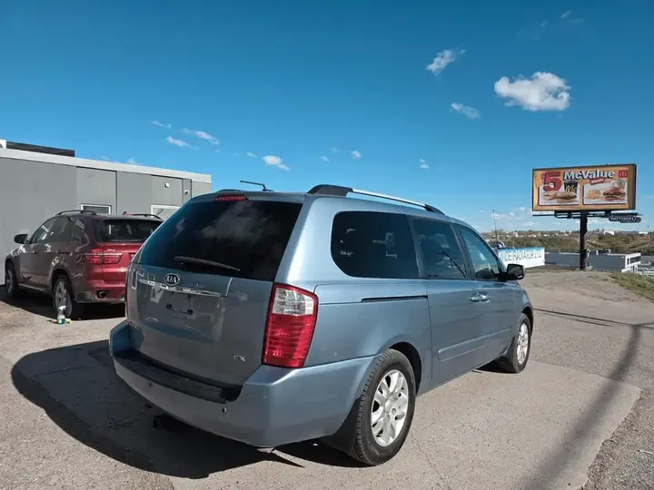 Kia Sedona 2009 photo 4