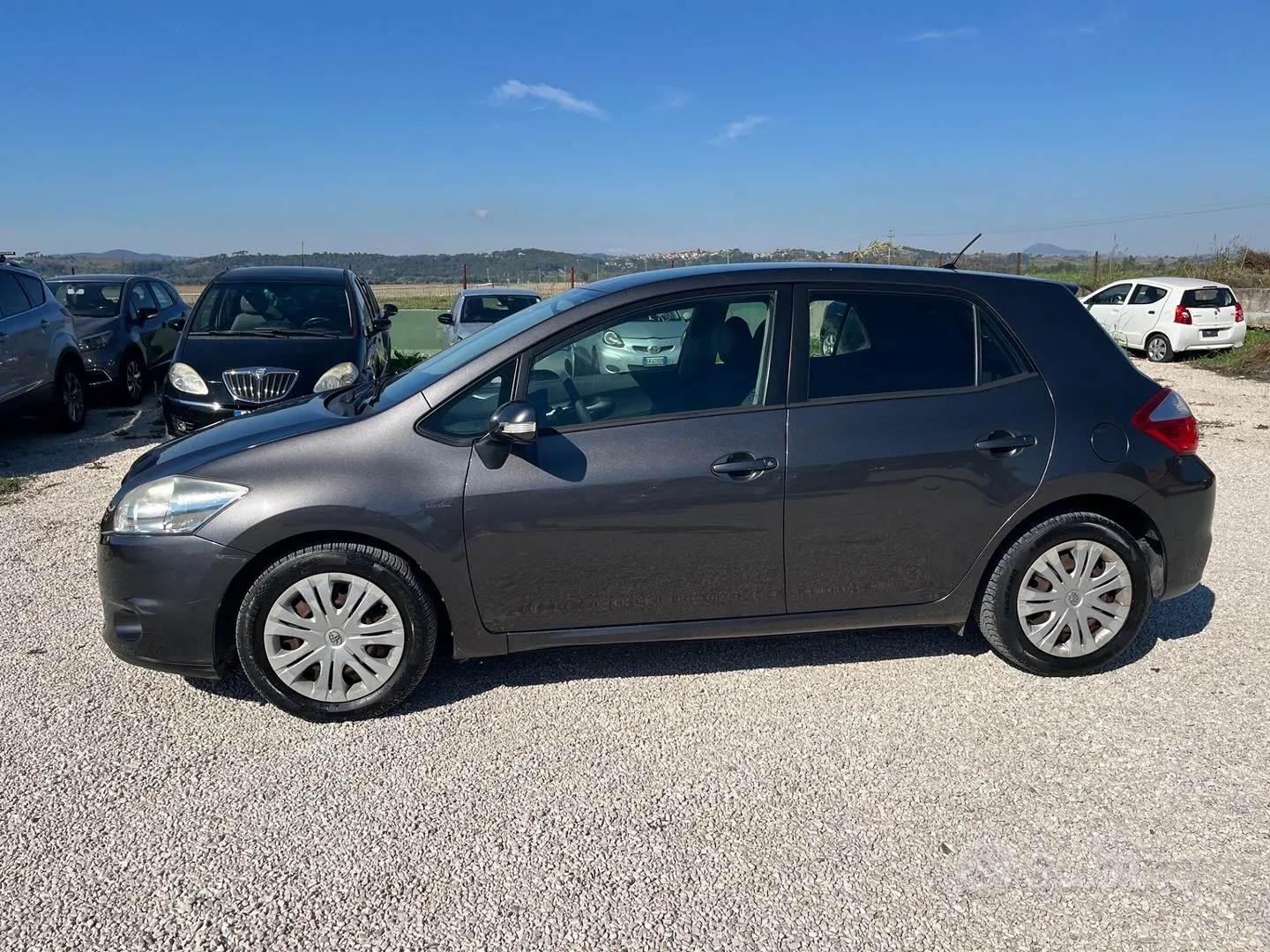 Toyota Auris 2012 photo 3