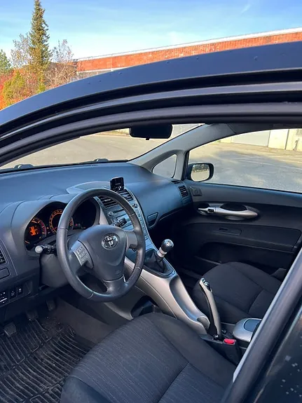 Toyota Auris 2010 photo 5