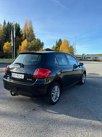 Toyota Auris 2010 photo 4