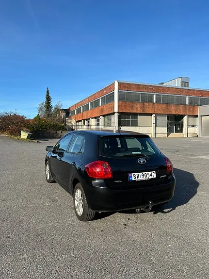 Toyota Auris 2010 photo 3