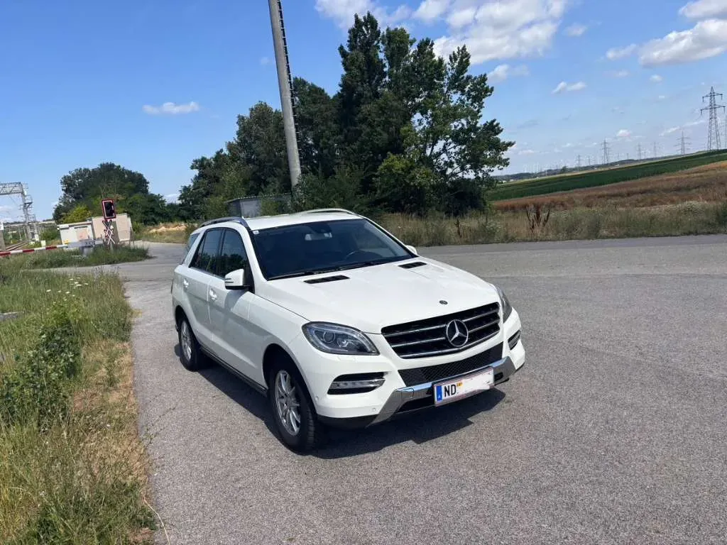 Mercedes-Benz M-Class 2012 photo 3