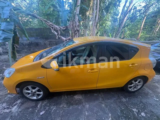 Toyota Aqua 2012 photo 2