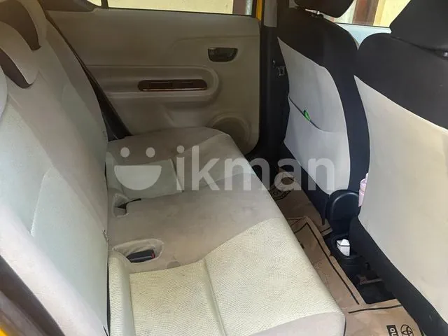 Toyota Aqua 2012 photo 5