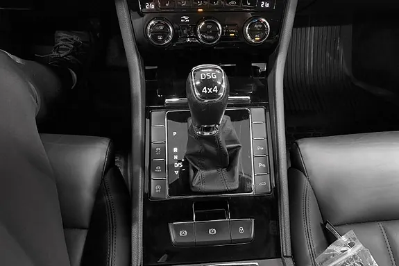 Skoda Superb 2019 photo 5