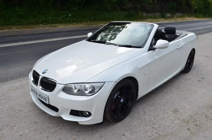 BMW 3 Series 2011 photo 2