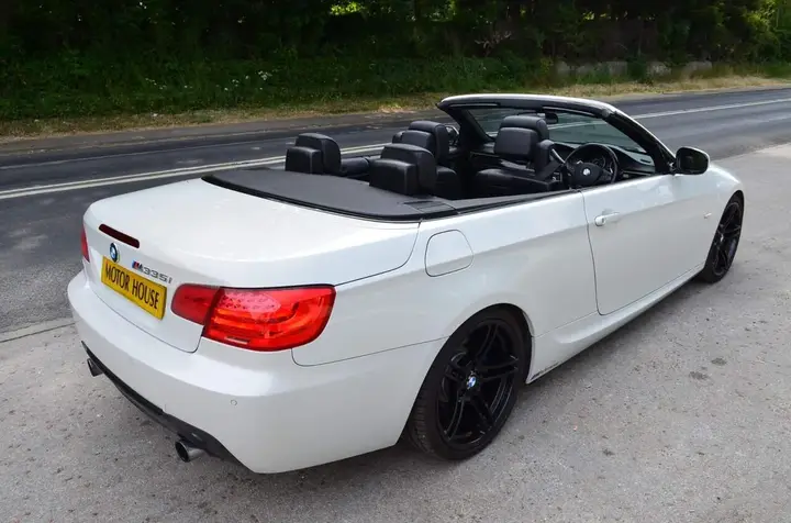 BMW 3 Series 2011 photo 4