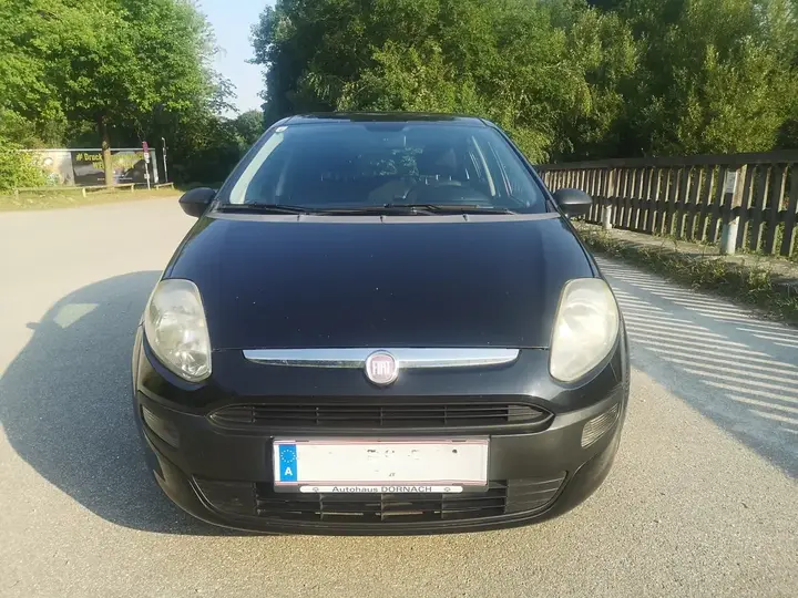 Fiat Punto 2010 photo 2