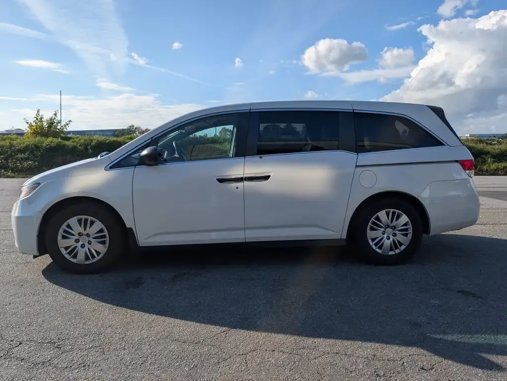 Honda Odyssey 2017 photo 2