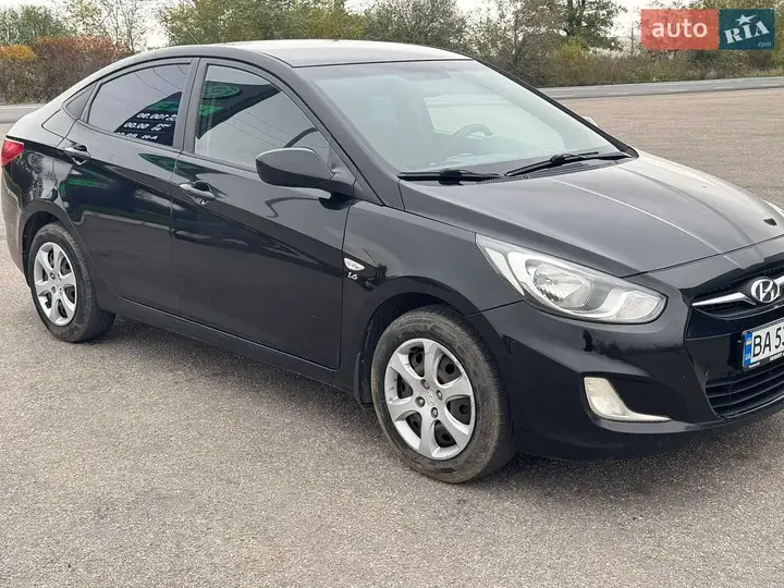 Hyundai Accent 2012 photo 3