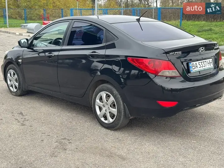 Hyundai Accent 2012 photo 2