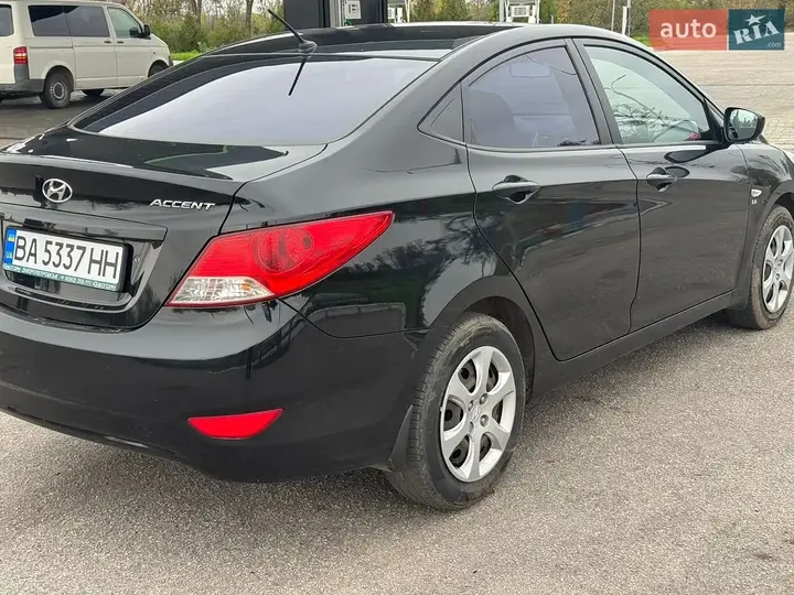 Hyundai Accent 2012 photo 4