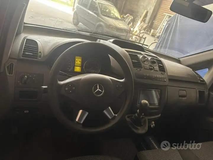 Mercedes-Benz Vito Mixto 2011 photo 5